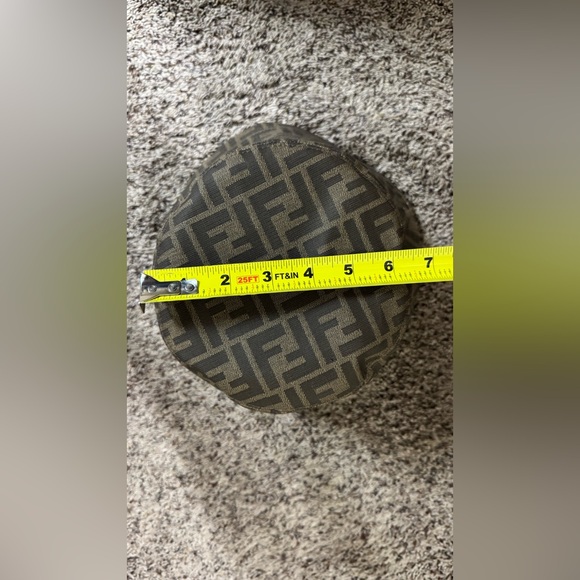 Fendi Bucket Hat - Mint Condition - Picture 14 of 16